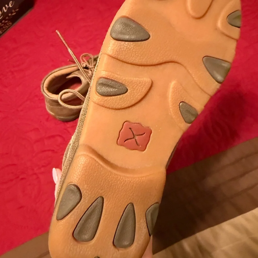 Twisted X Leather ankle shoes with embroidered design stitched - Picture 7 of 7